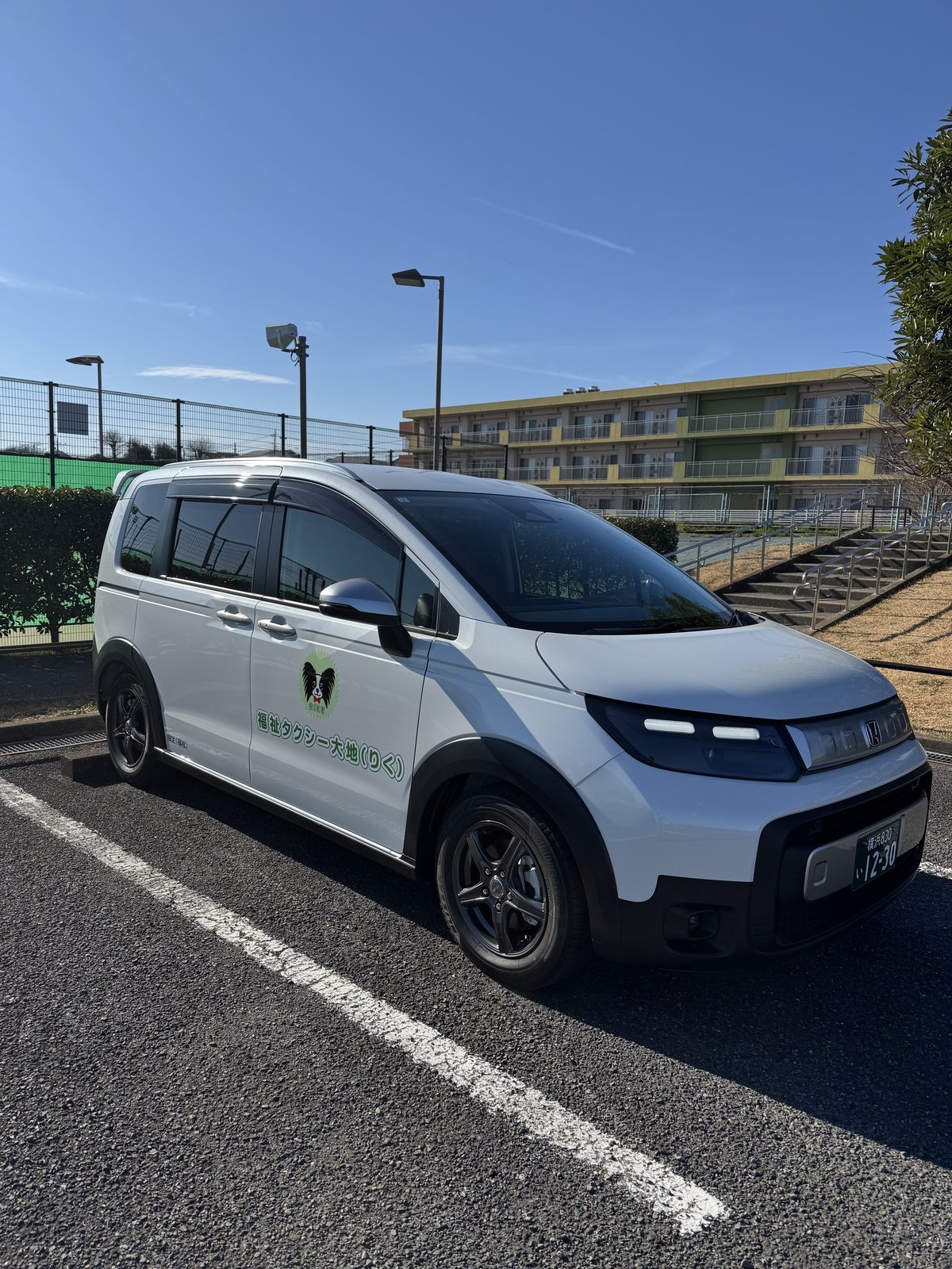 横浜市の介護タクシー・福祉タクシー大地の車両（ホンダ フリード／車椅子スロープ付き）